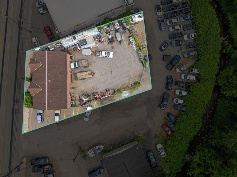 More Photos Of 1641 Saw Mill Run Blvd, Pittsburgh Flex For Sale