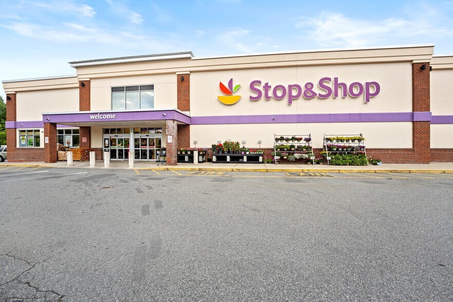 More Photos Of 275 Warwick Ave, Cranston Supermarket For Sale