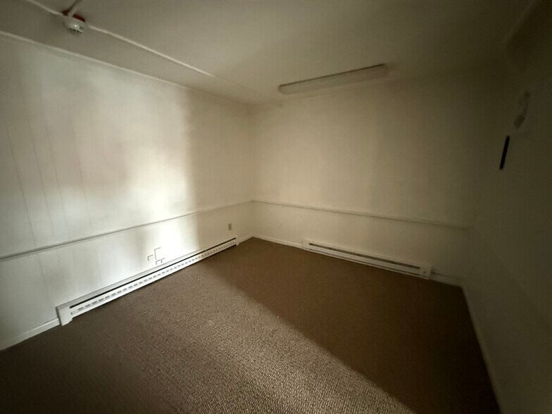 More Photos Of 1019 Farmington Ave, Bristol Office For Lease