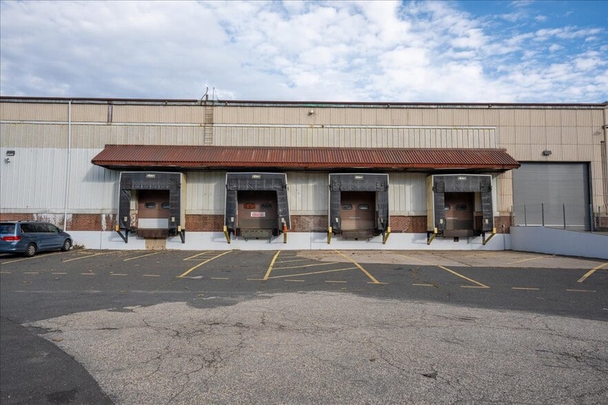 More Photos Of 91 Pinevale St, Springfield Warehouse For Lease