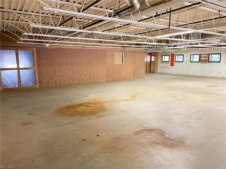 More Photos Of 8110 Lake Ave, Cleveland Manufacturing For Lease