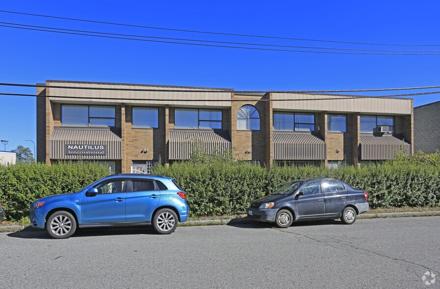 More Photos Of 6866 Russell Av, Burnaby Office For Lease