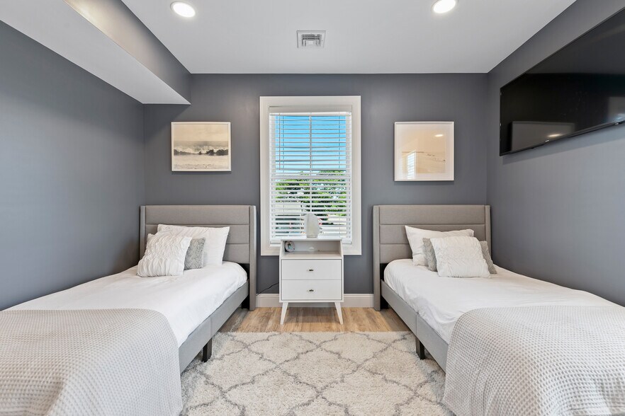 More Photos Of 44 Williams Ave, Mystic General Retail For Sale