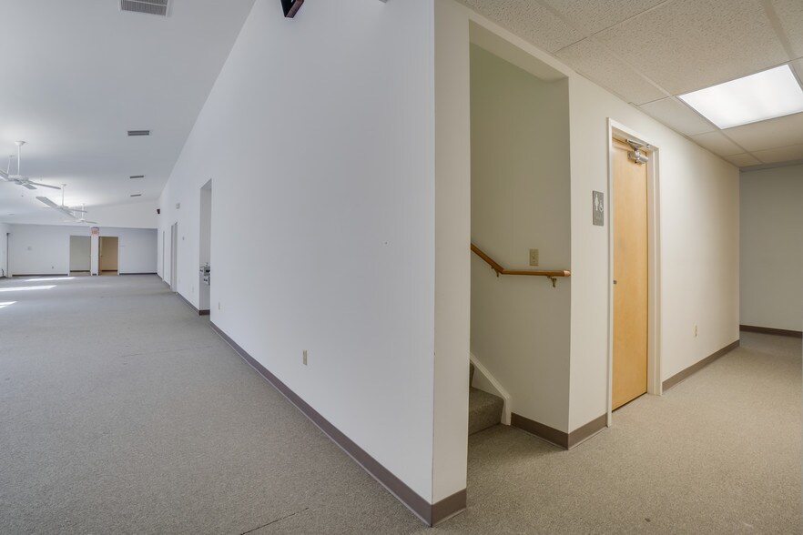 More Photos Of 2442 New Dorset Cir, Powhatan Office For Lease
