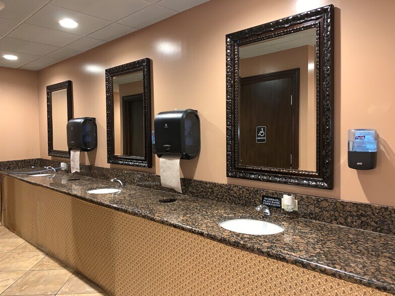 More Photos Of 4733 Hills And Dales Rd NW, Canton General Retail For Sale