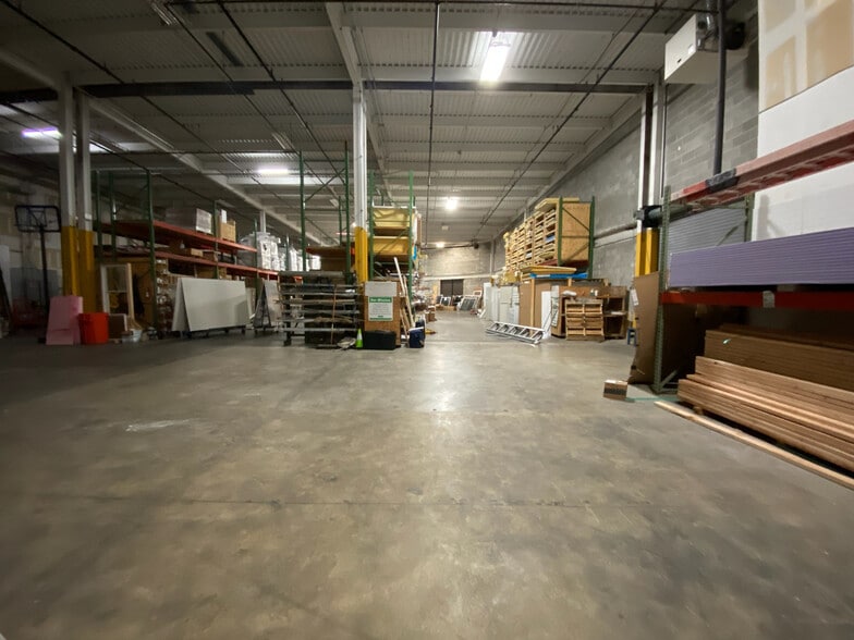 More Photos Of 75 Brainard Rd, Hartford Showroom For Lease