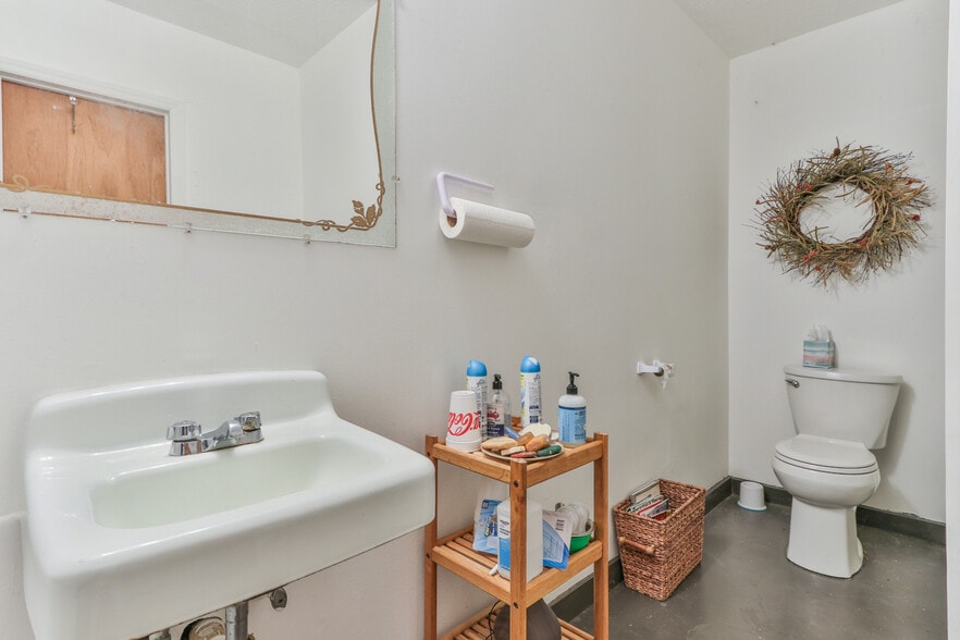 More Photos Of 3506 Springs Rd, Hickory Freestanding For Sale
