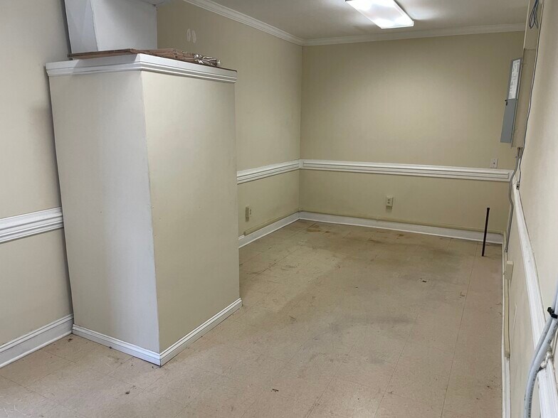 More Photos Of 1601 W Vernon Ave, Kinston Office For Sale