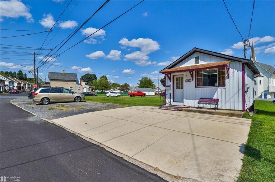 More Photos Of 3010 S 2nd St, Hokendauqua Storefront Retail Office For Sale