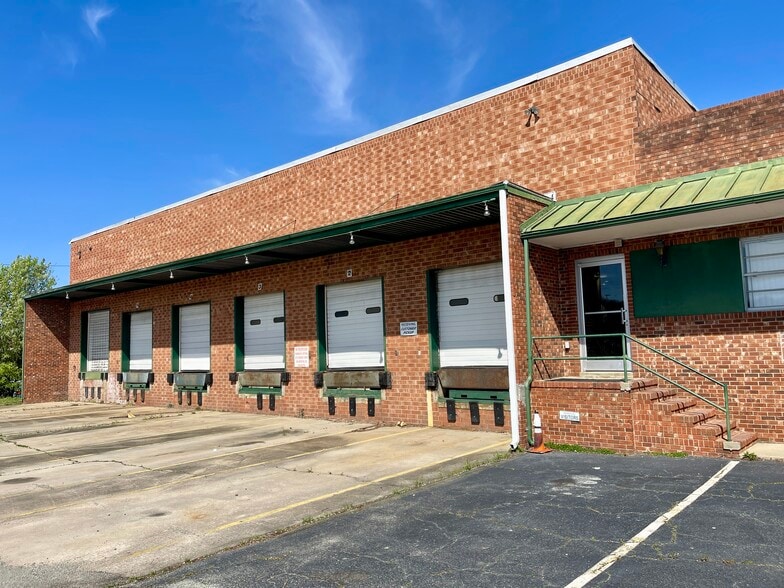 More Photos Of 211 Industrial Ave, Greensboro Warehouse For Lease