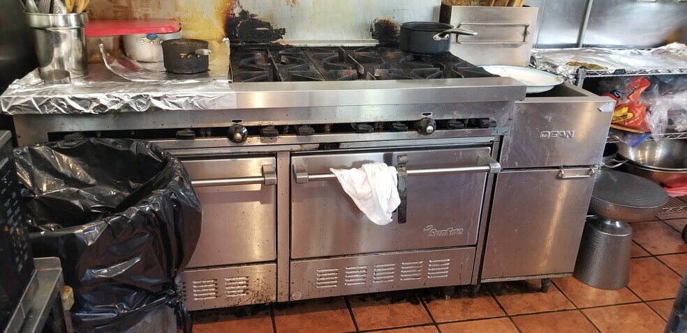 More Photos Of 2605 E Cherry St, Seattle Restaurant For Sale