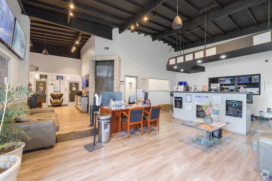 More Photos Of 115-123 E Gardena Blvd, Gardena Service For Lease