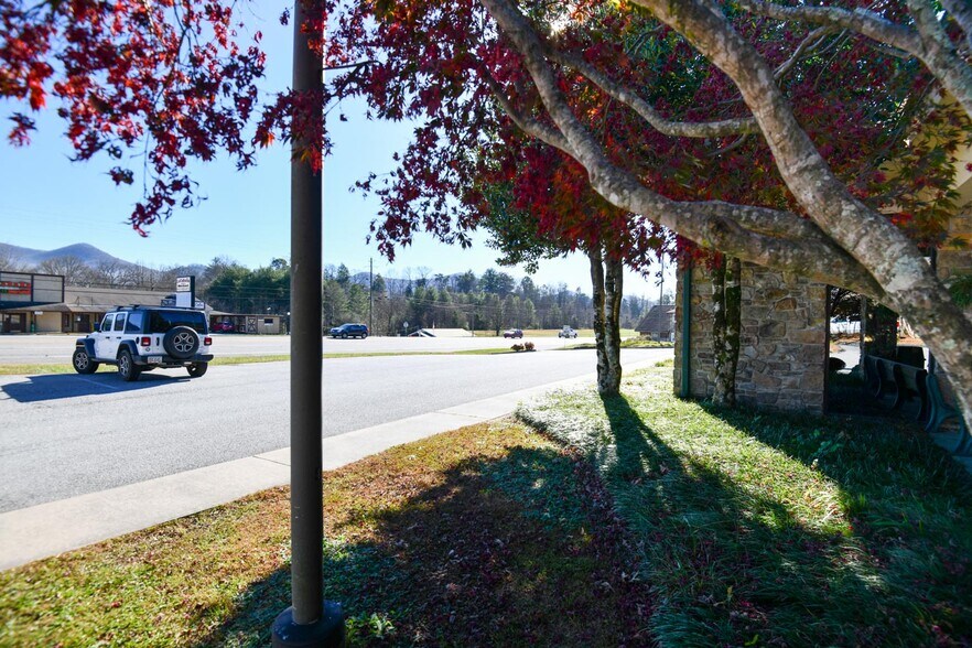 More Photos Of 7099 N Hwy 441, Dillard Restaurant For Sale