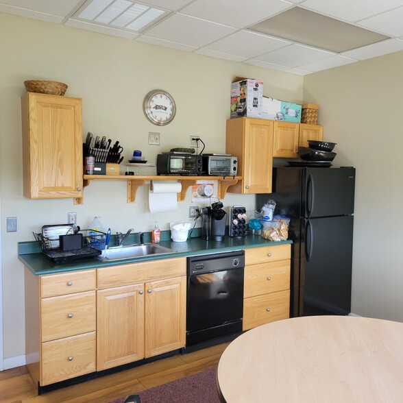 More Photos Of 47 Steves Ln, Gardiner Refrigeration Cold Storage For Sale