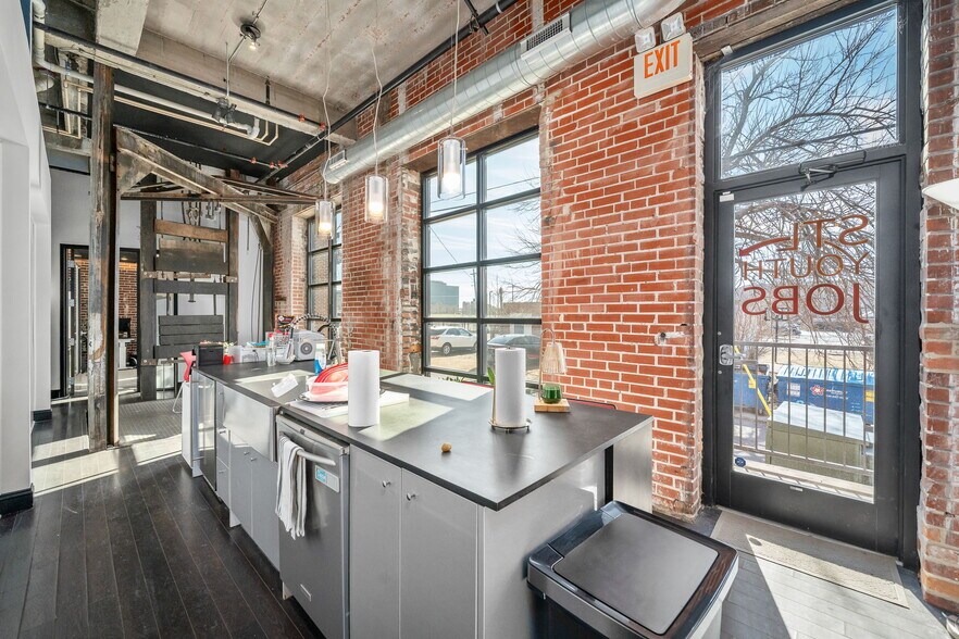 More Photos Of 3016 Locust St, Saint Louis Loft Creative Space For Lease