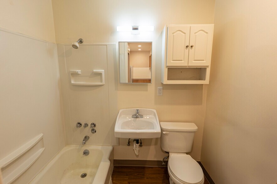 More Photos Of 9037 16th Ave SW, Seattle Apartments For Sale