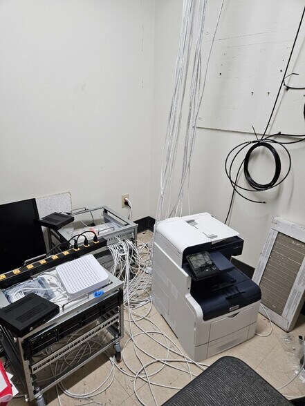 More Photos Of 4450-4490 Beltway Dr, Addison Research And Development For Lease