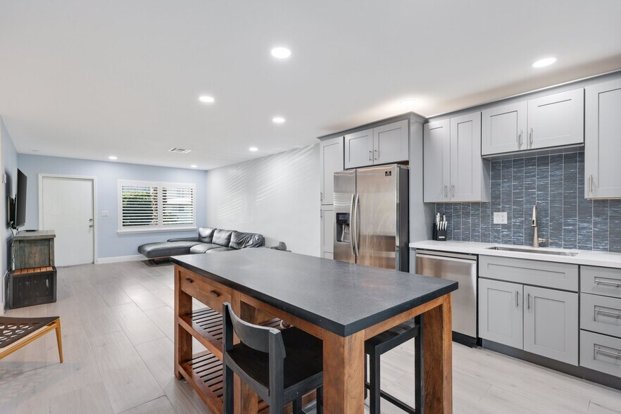 More Photos Of 830 SE 22nd Ave, Pompano Beach Apartments For Sale