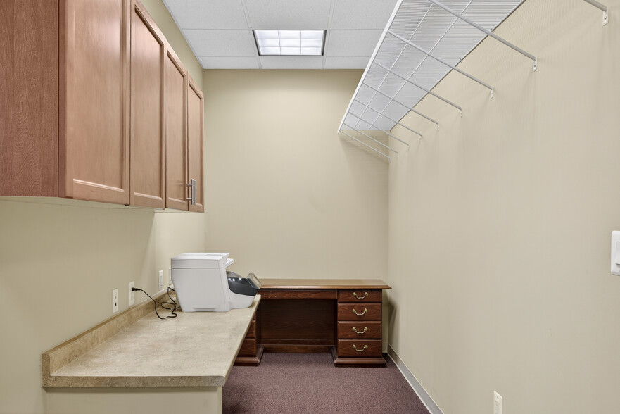 More Photos Of 46165 Westlake Dr, Sterling Medical For Sale