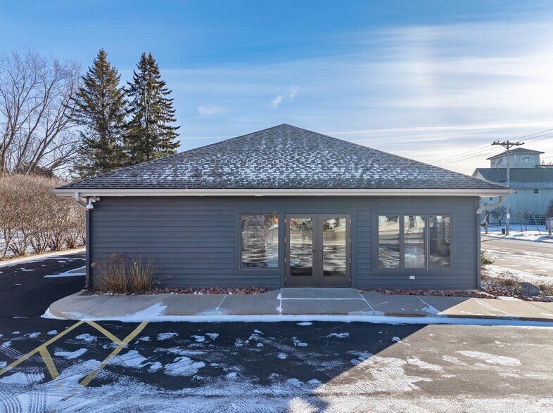 More Photos Of 1811 Superior St, Three Lakes Medical For Sale