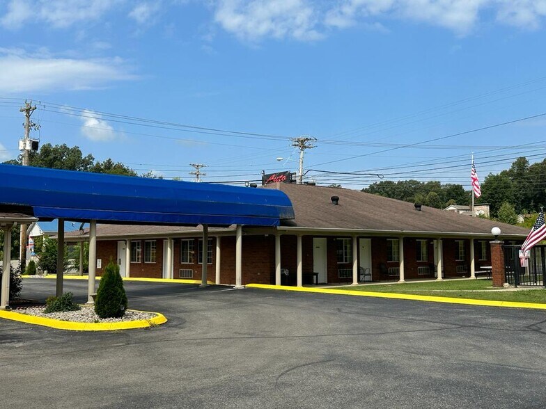More Photos Of 1500 Edmonton Rd, Tompkinsville Hotel For Sale