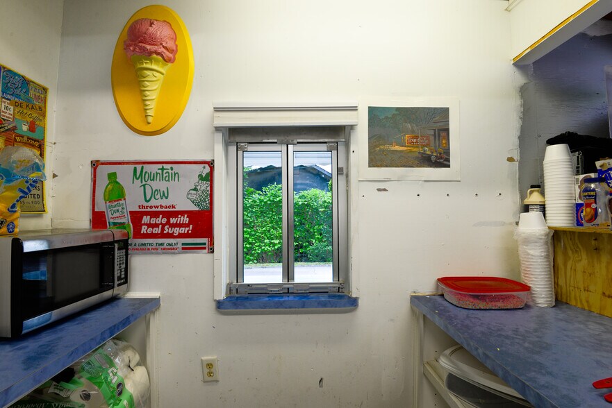 More Photos Of 405 W State St, Black Mountain Fast Food For Sale