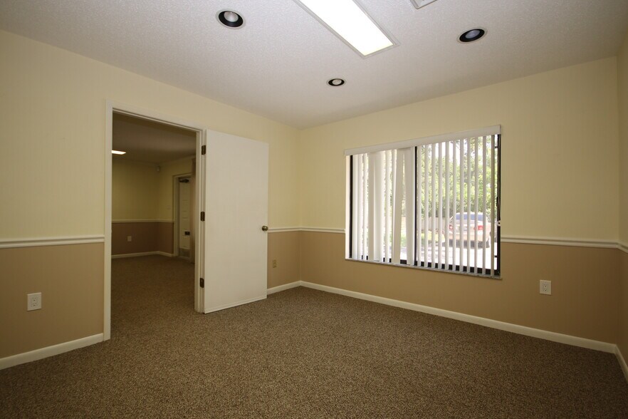 More Photos Of 561 S Duncan Ave, Clearwater Medical For Sale