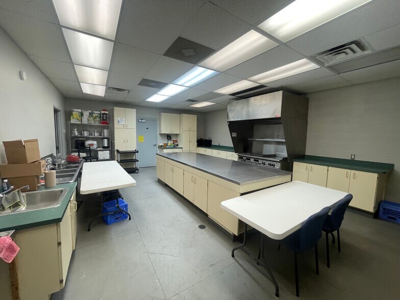 More Photos Of 16455 Woodward Ave, Highland Park Office For Lease