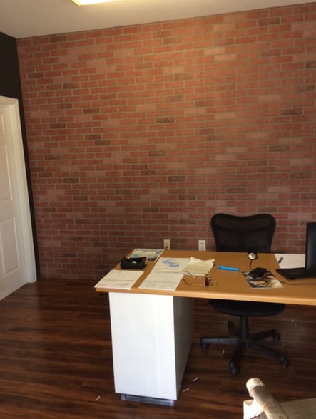 More Photos Of 10231-10249 Windhorst Rd, Tampa Warehouse For Lease