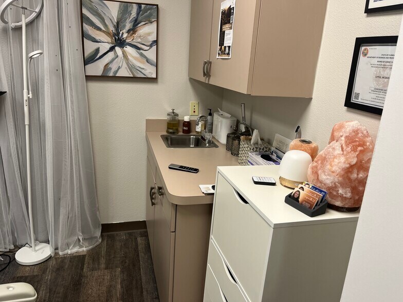 More Photos Of 305 S Childs St, Leesburg Medical For Sale