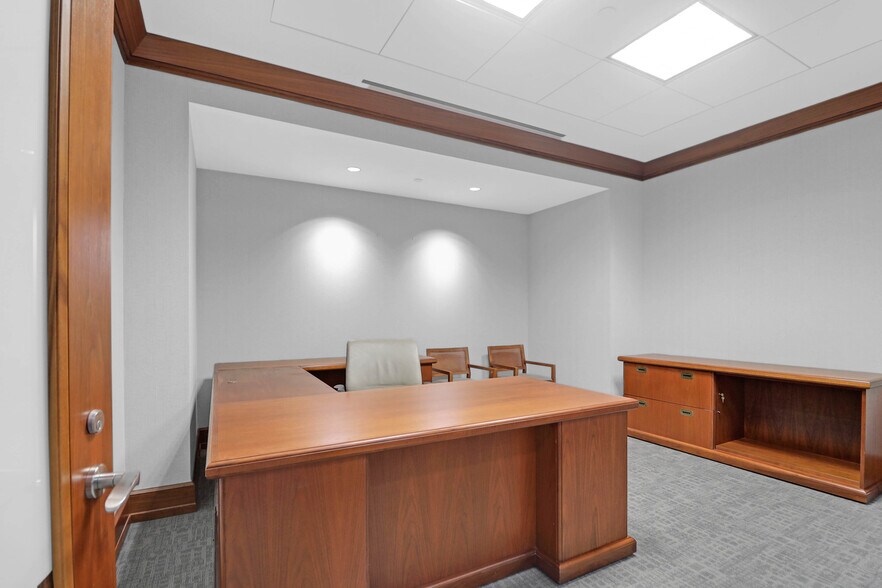 More Photos Of 40 Calhoun St, Charleston Office For Lease