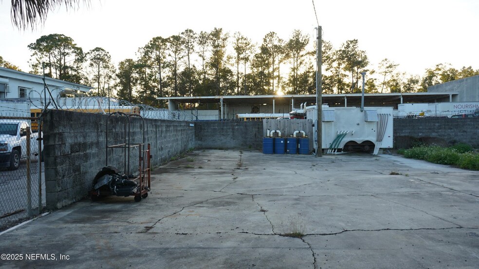 More Photos Of 3366 Philips Hwy, Jacksonville General Retail For Lease