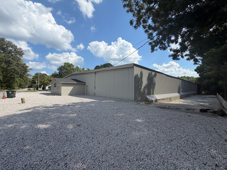 More Photos Of 104 E 2nd St, Wendell Warehouse For Lease