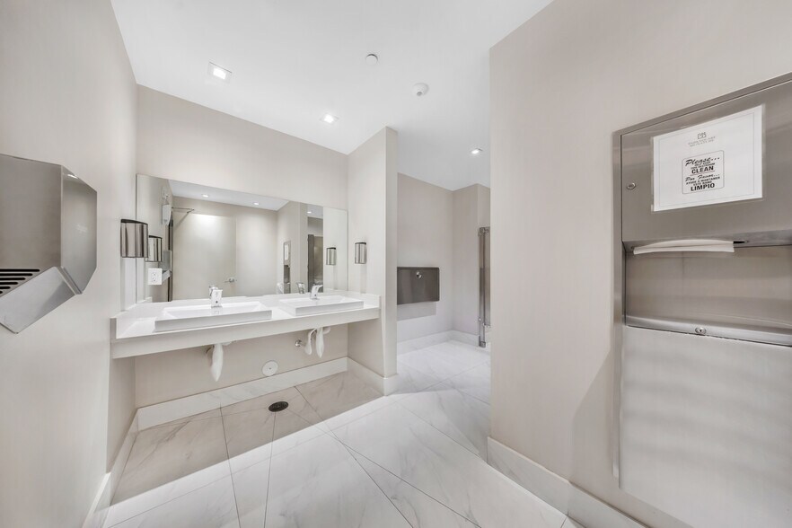 More Photos Of 2980 NE 207th St, Aventura Office Residential For Lease
