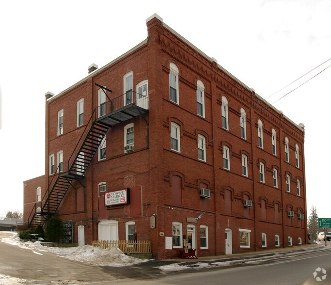 More Photos Of 14-20 Merrimac Sq, Merrimac Storefront For Lease