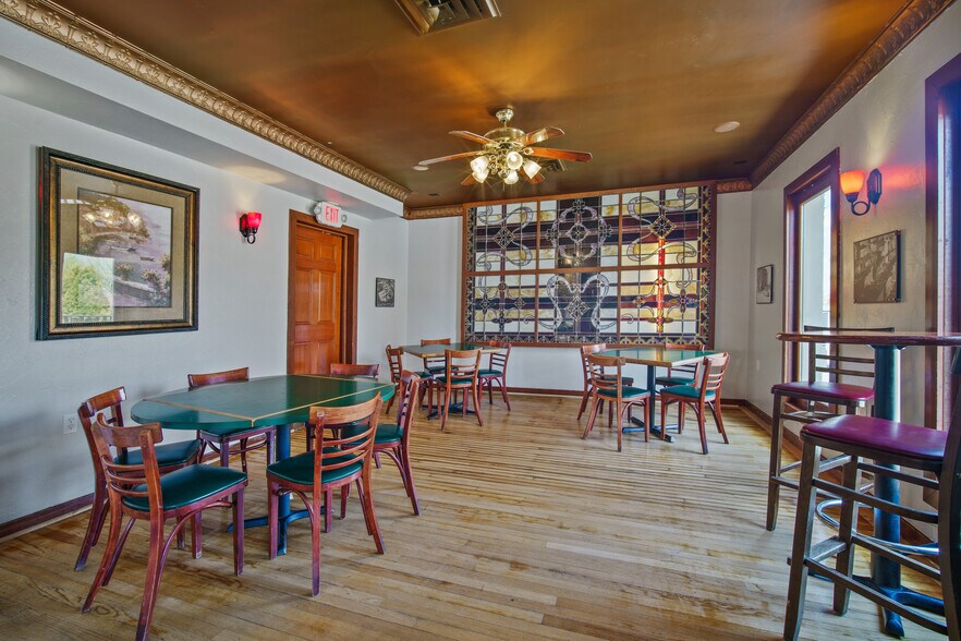 More Photos Of 2204 Washington St, Manitowoc General Retail For Sale