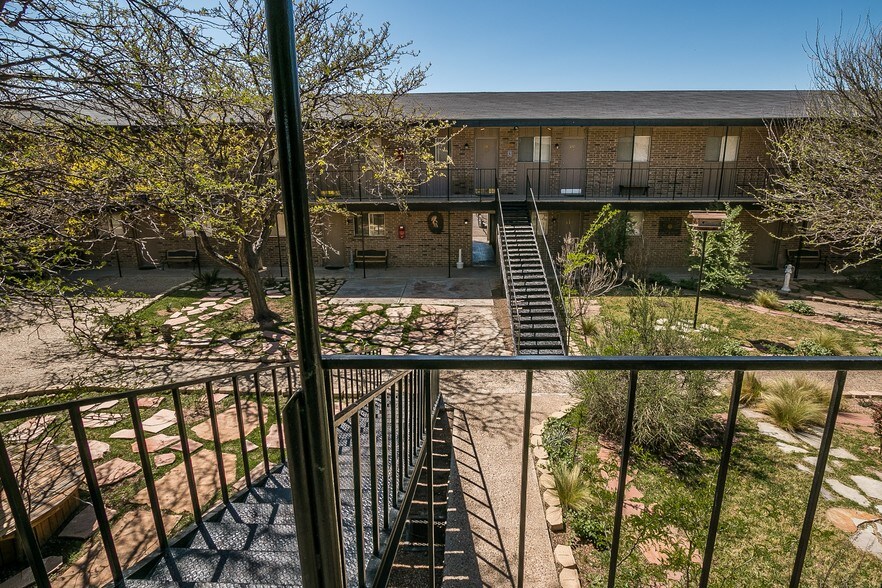 More Photos Of 1031 N Sumner St, Pampa Apartments For Sale