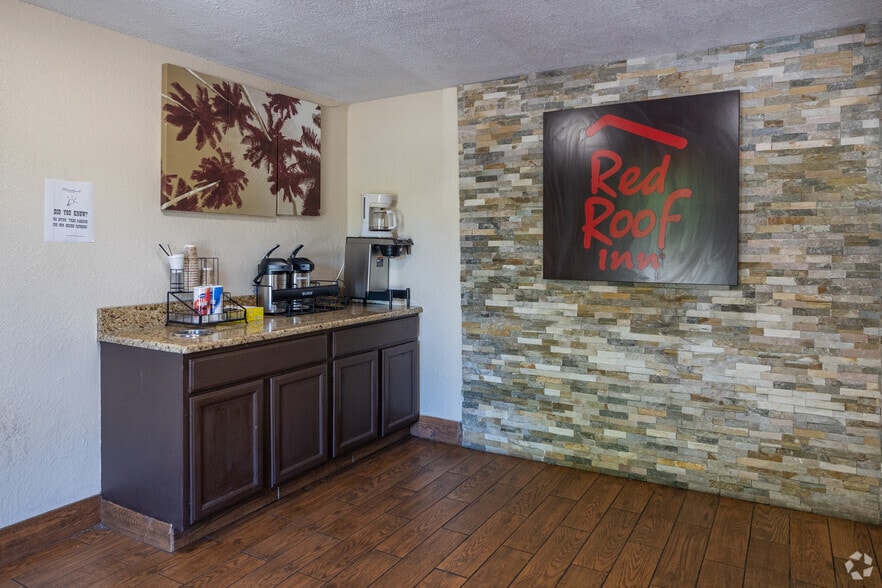 More Photos Of 10901 Harts Rd, Jacksonville Hotel For Sale