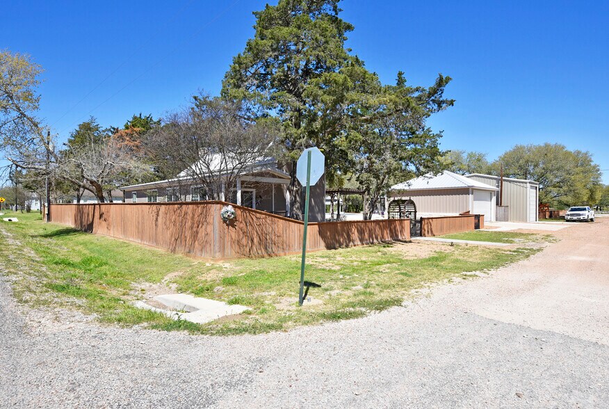 More Photos Of 315 Cedar St, New Ulm Specialty For Sale