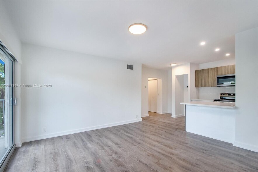 More Photos Of 11th St., Miami Beach Apartments For Sale