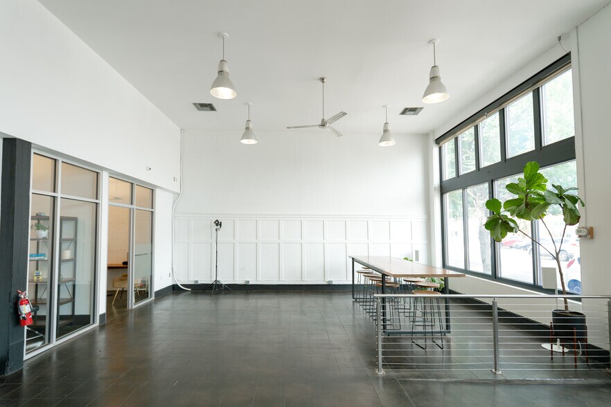 More Photos Of 1613 N Franklin St, Tampa General Retail For Lease