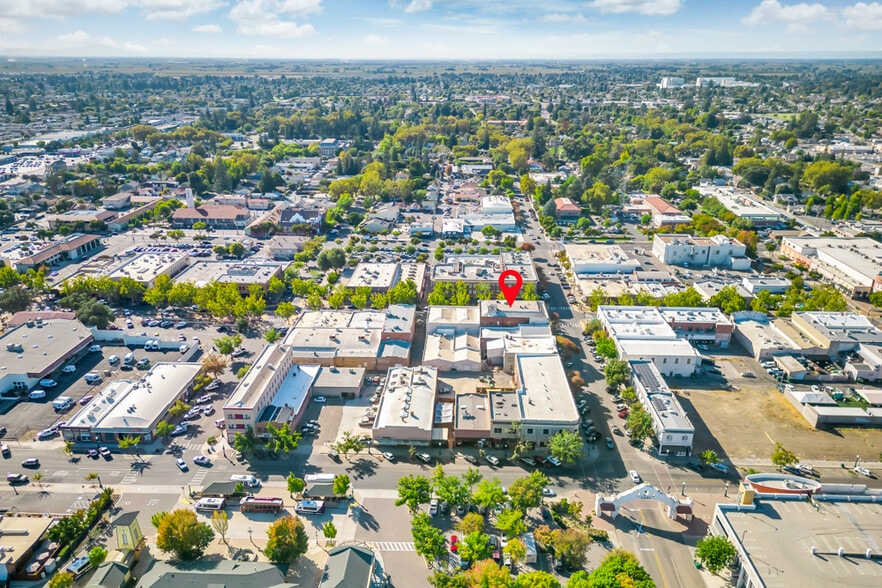 More Photos Of 10 S School St, Lodi Storefront Retail Office For Sale