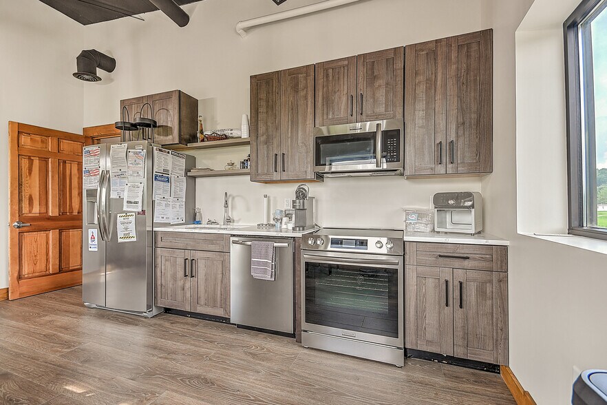 More Photos Of 915 Millennium Ct, Blountville Warehouse For Sale