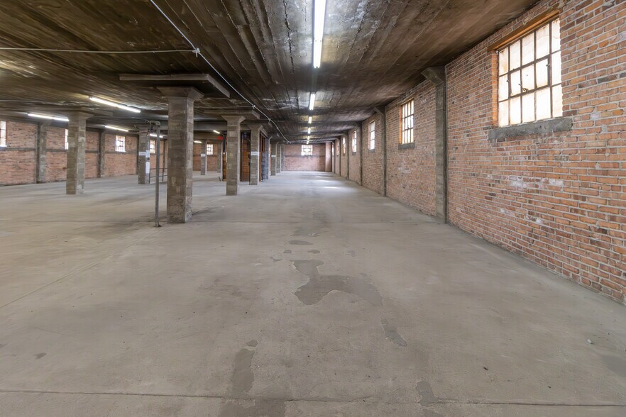 More Photos Of 902 S 1st Ave, Pocatello Distribution For Lease