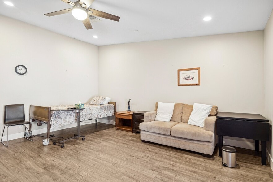 More Photos Of 5926 E Wilshire Dr, Scottsdale Assisted Living For Sale