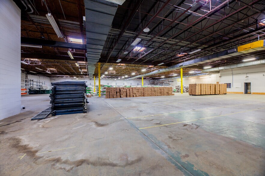 More Photos Of 9244 Markville Dr, Dallas Industrial For Lease