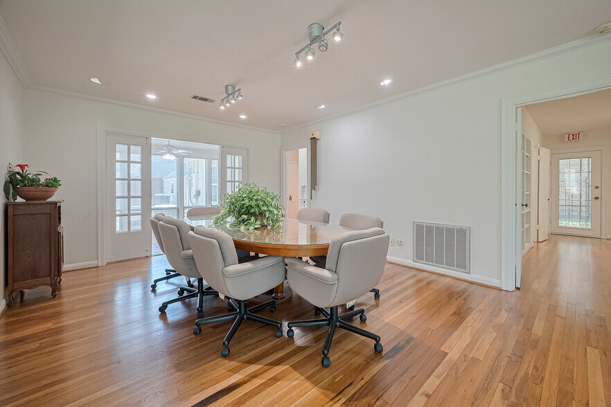 More Photos Of 826 Heights Blvd, Houston Office Residential For Sale