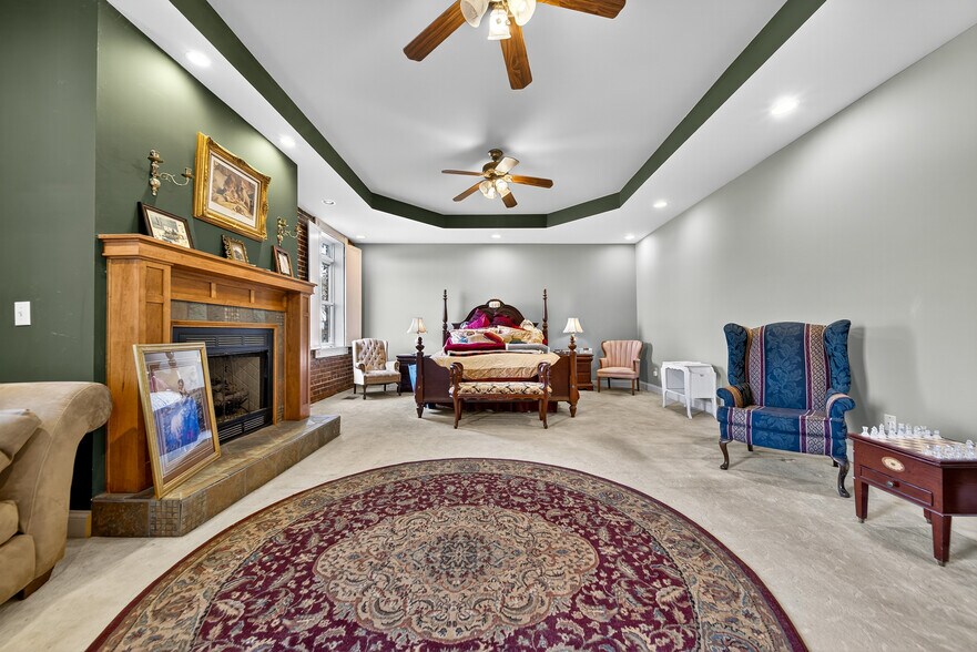 More Photos Of 109 7th Ave E, Springfield Flex For Sale