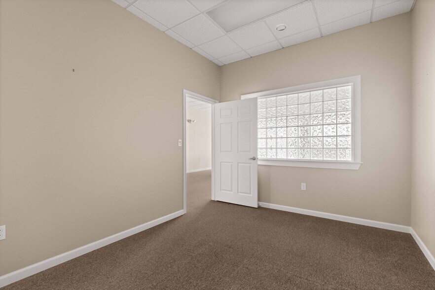 More Photos Of 14020 Highway 3, Webster Unknown For Lease