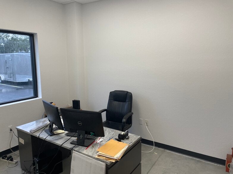 More Photos Of 715 Golden Spike Ln, Sanford Warehouse For Lease